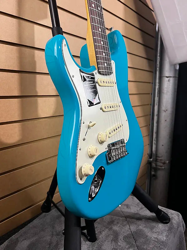 American Professional II Stratocaster Left-Handed - Miami Blue w/Rosewood Fretboard #977