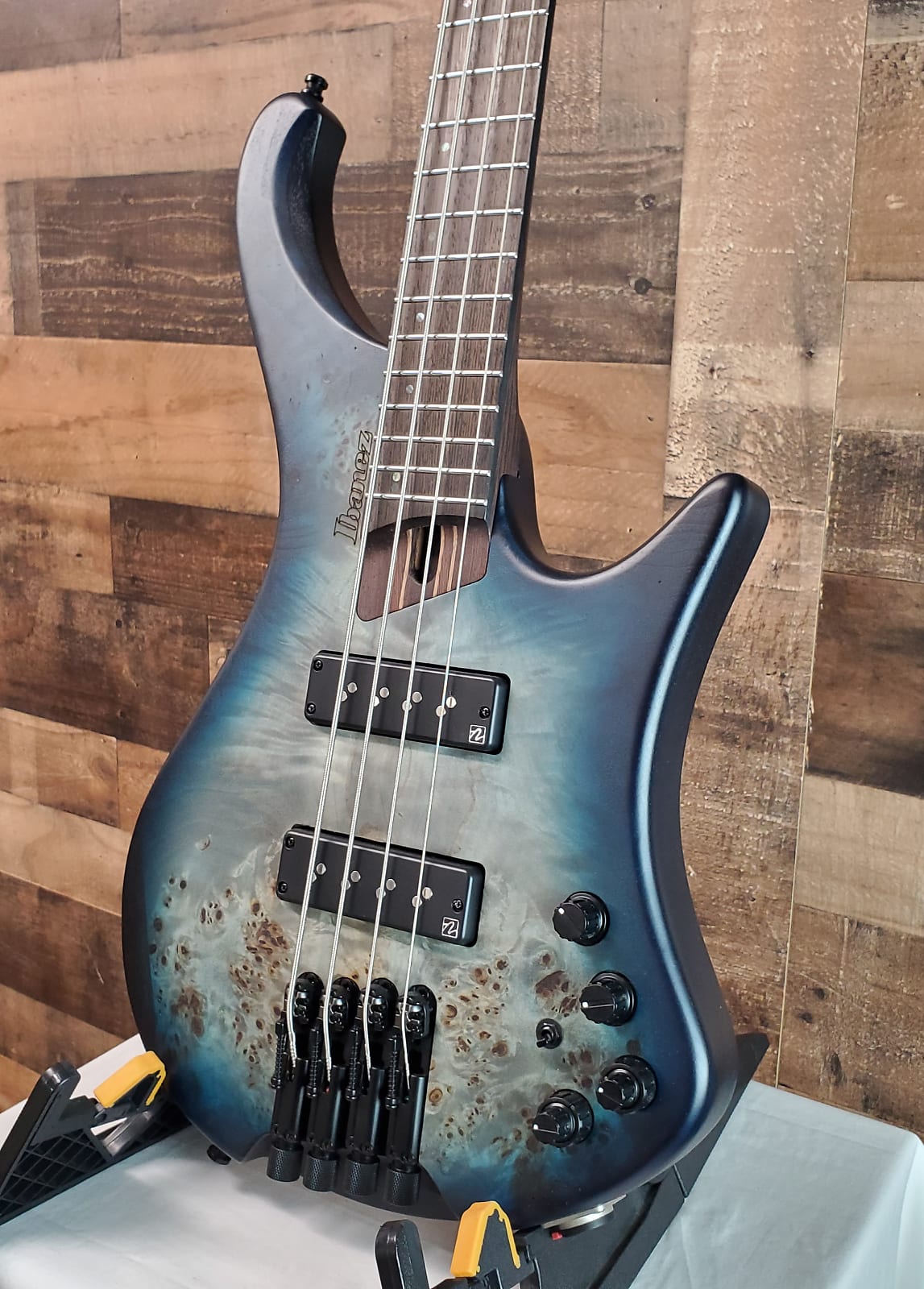 Ibanez EHB1500CTF, Cosmic Blue Starburst Flat, Gig Bag, 784
