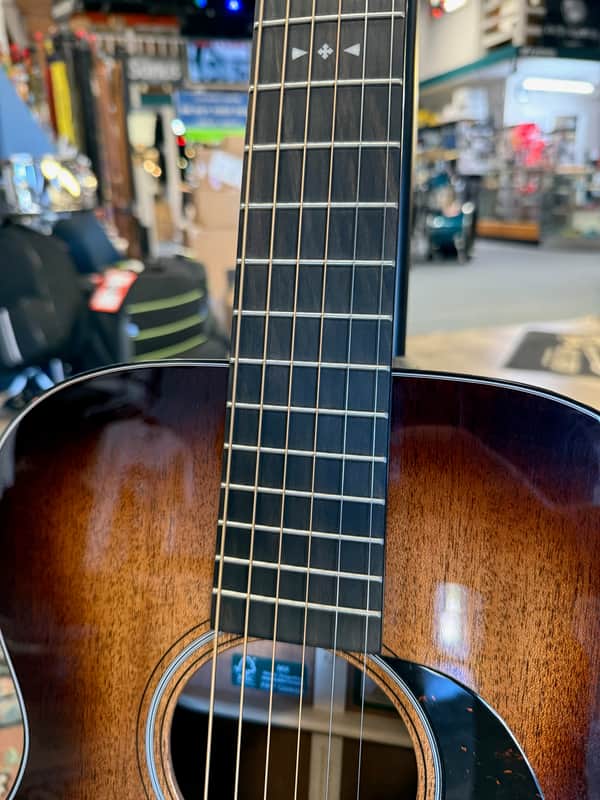 Martin 00-DB Jeff Tweedy, Tweedy Burst