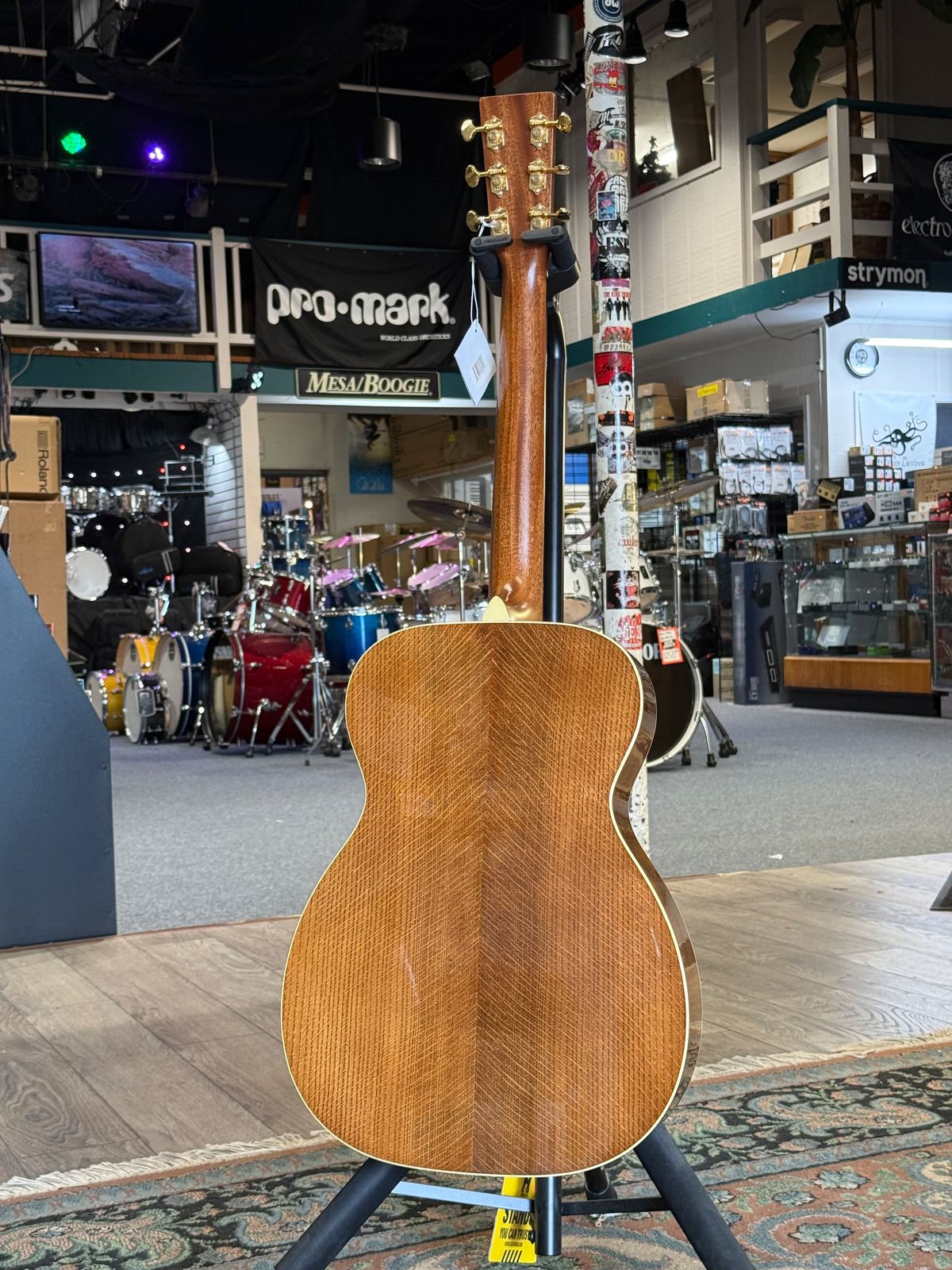 Martin Custom Shop 00-18 German White Oak Back and Sides