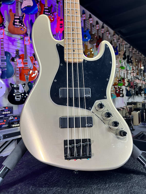 Squier Contemporary Active Jazz Bass HH - Shoreline Gold Olympic White *FREE PLEK WITH PURCHASE*! 645 *FREE PLEK WITH PURCHASE*