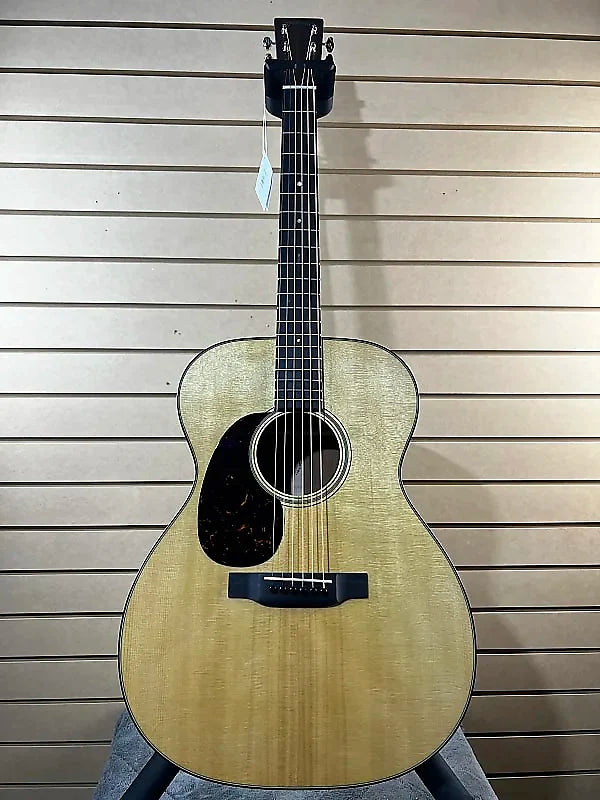 000-18 Left-handed Acoustic Guitar - Natural #608