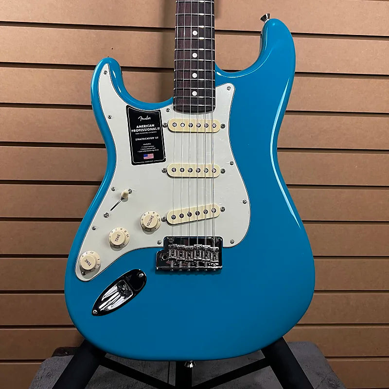 American Professional II Stratocaster Left-Handed - Miami Blue w/Rosewood Fretboard #977