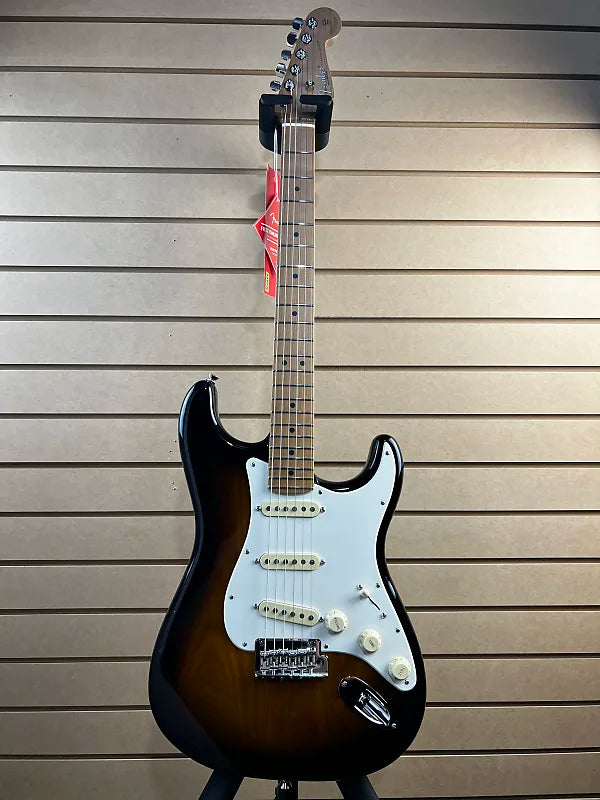 American Pro II Stratocaster - 2-Tone Sunburst w/Roasted Maple Fretboard #996