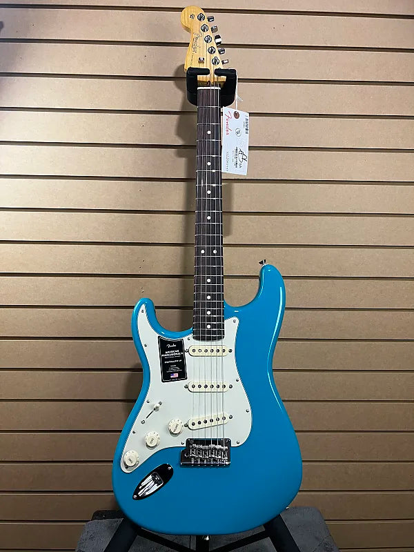 American Professional II Stratocaster Left-Handed - Miami Blue w/Rosewood Fretboard #977