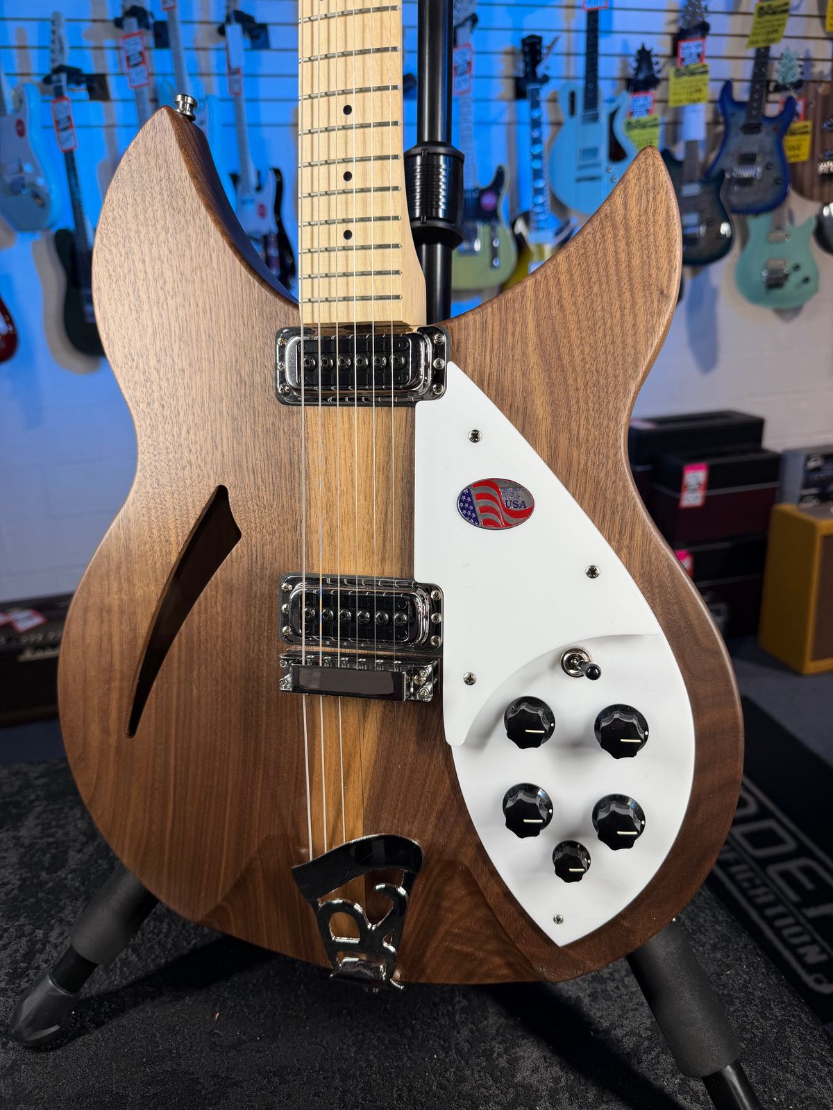 Rickenbacker 330 Walnut