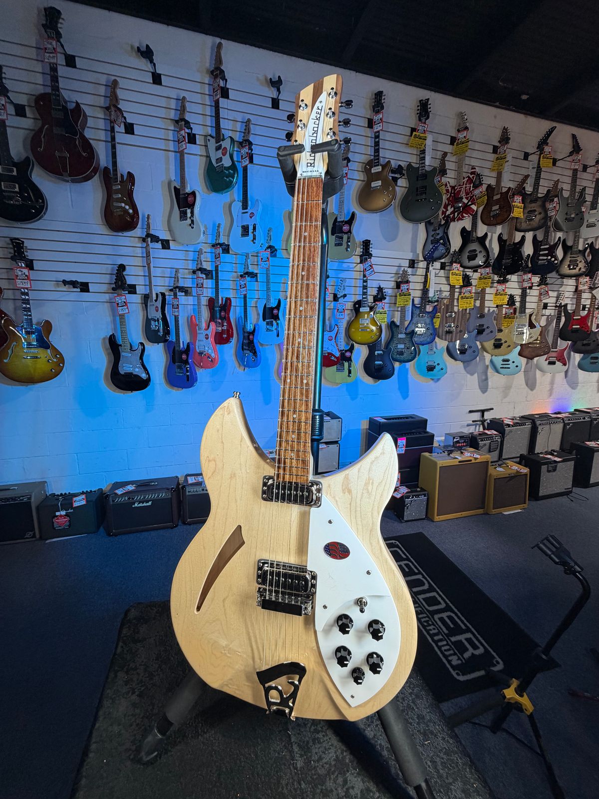 Rickenbacker 330 Mapleglo