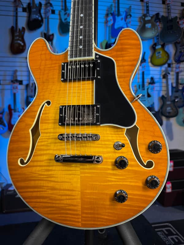 Eastman T484 Thinline Semi-Hollowbody Goldburst