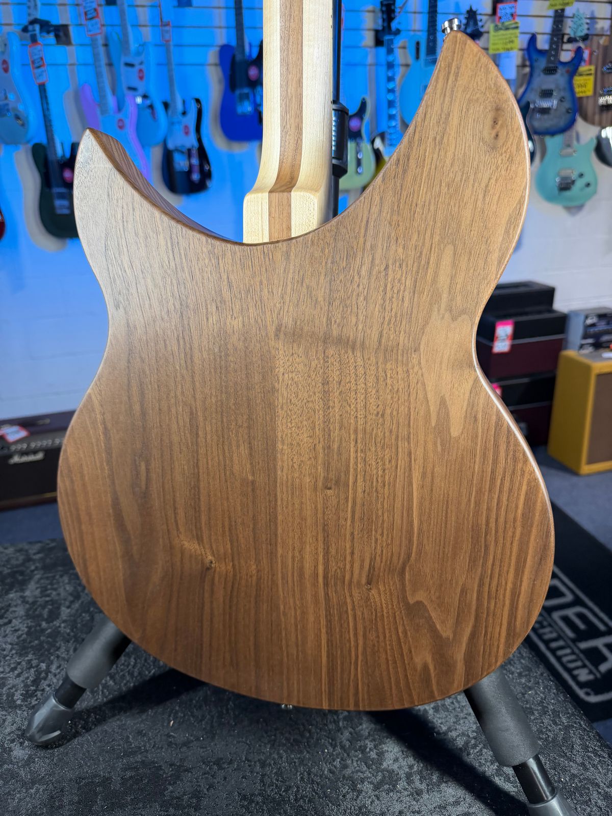 Rickenbacker 330 Walnut