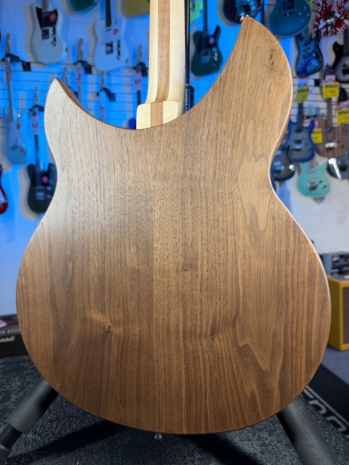 Rickenbacker 330 Walnut