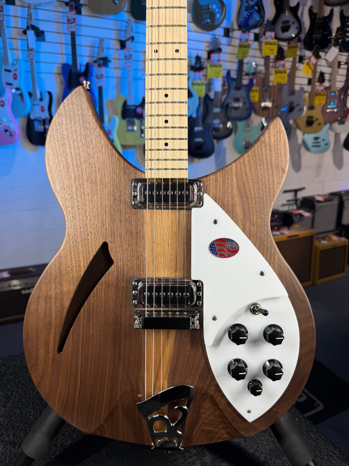 Rickenbacker 330 Walnut