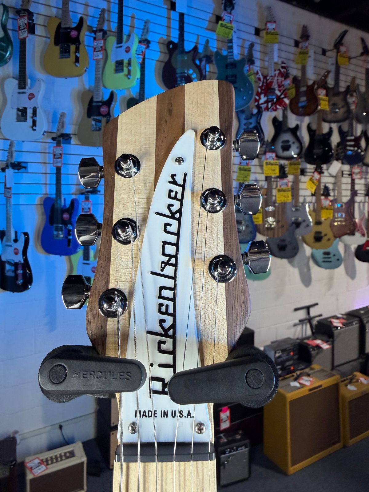 Rickenbacker 330 Walnut
