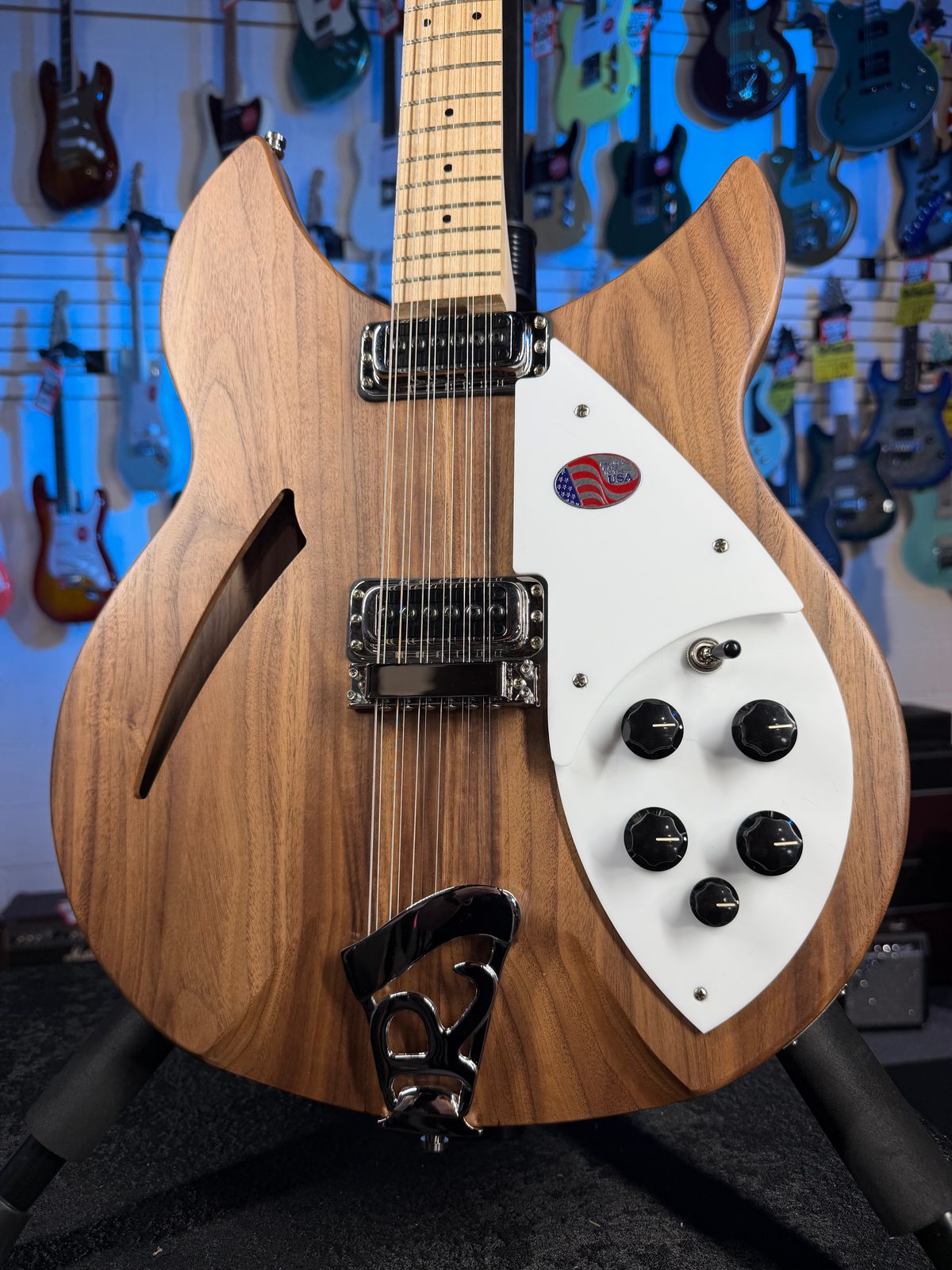 Rickenbacker 330/12 Walnut