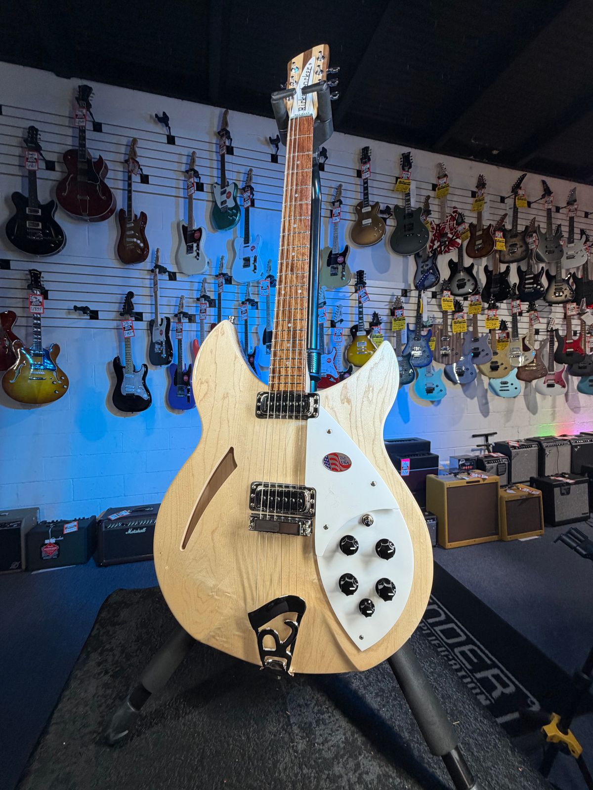 Rickenbacker 330 Mapleglo