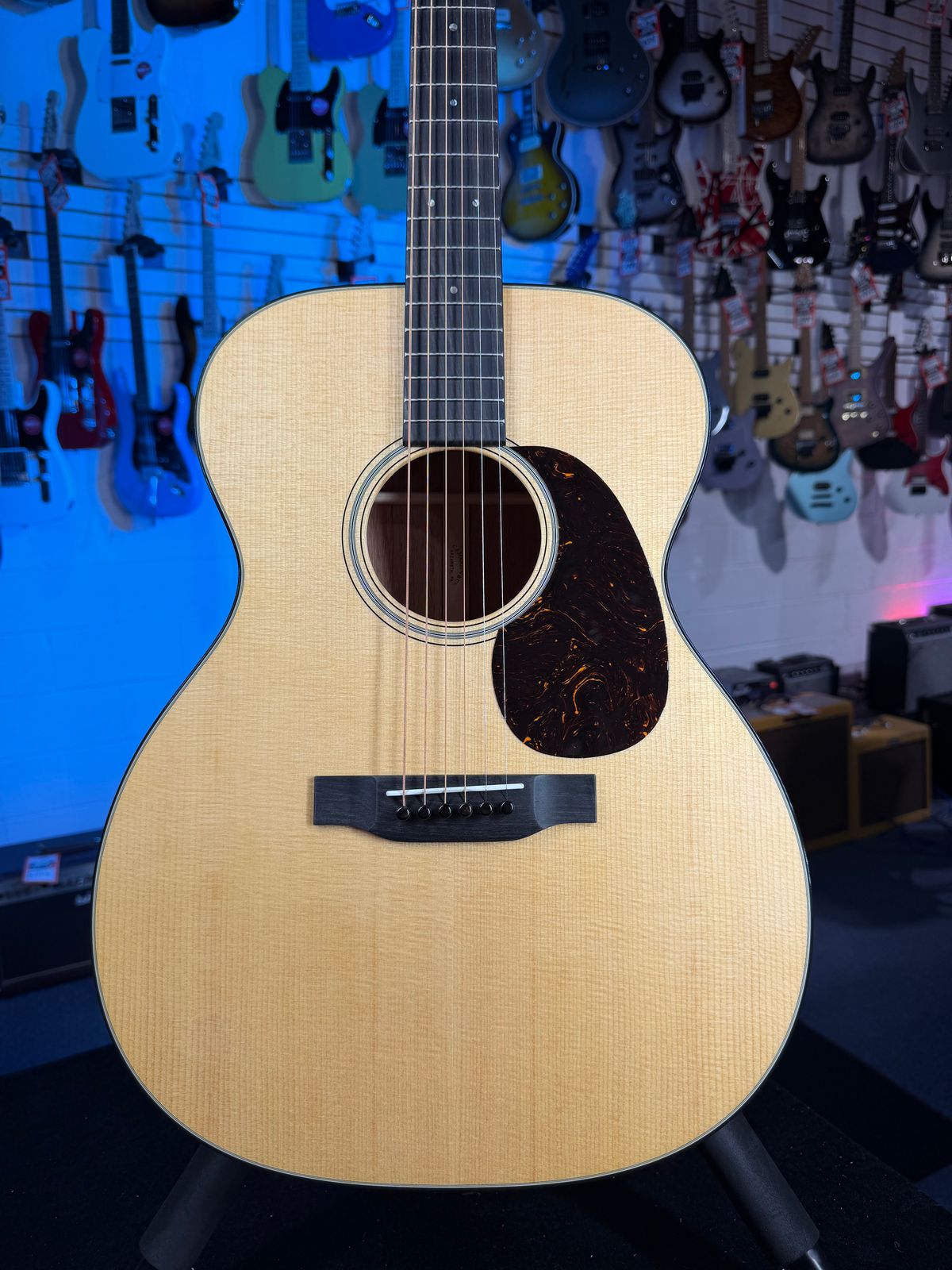 Martin 000-18 Standard Series Acoustic Guitar, Natural with Aging Toner
