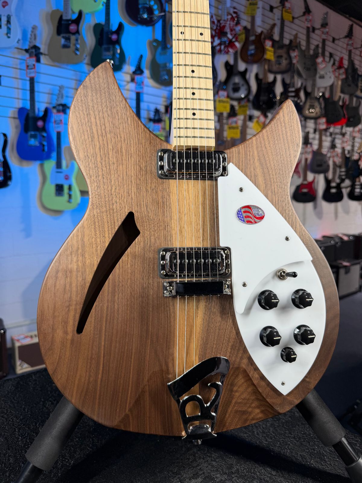 Rickenbacker 330 Walnut
