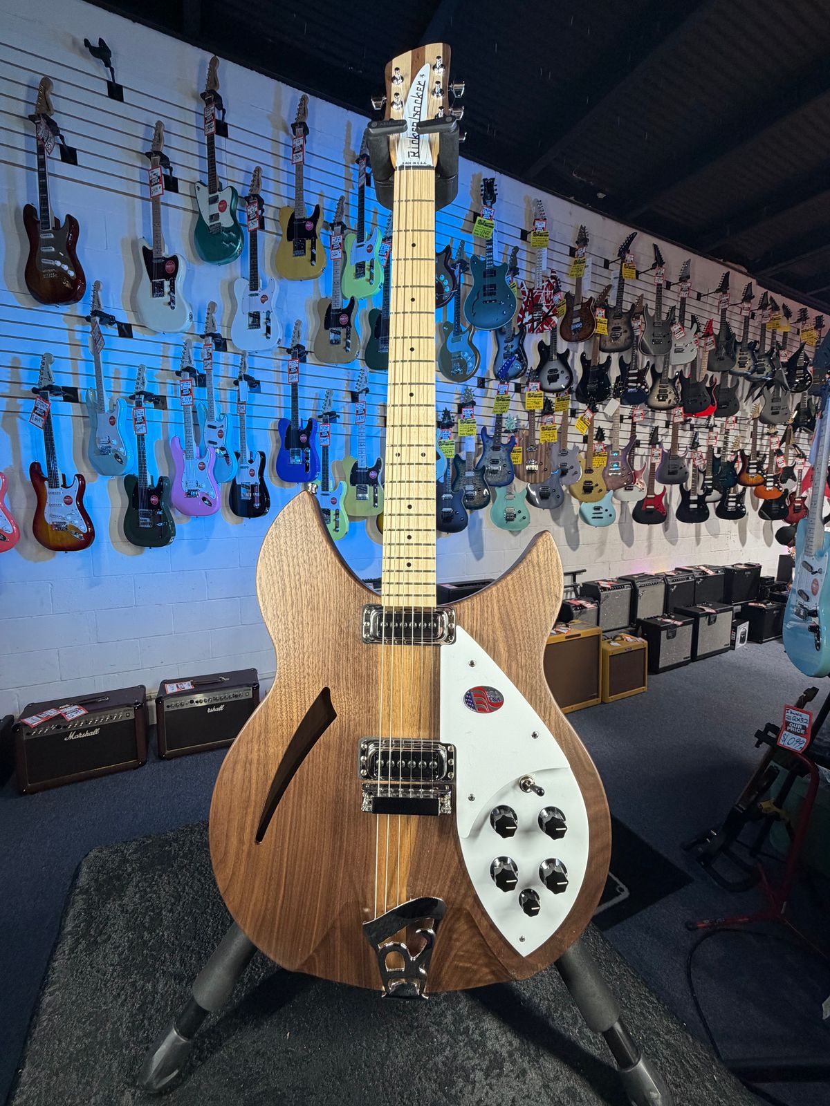 Rickenbacker 330 Walnut