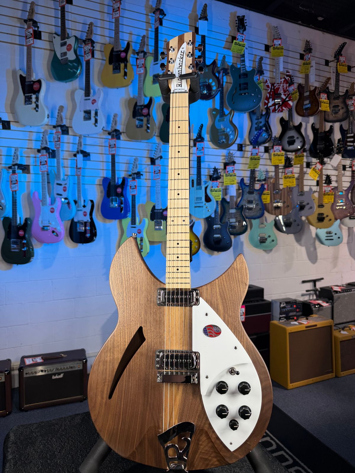 Rickenbacker 330 Walnut