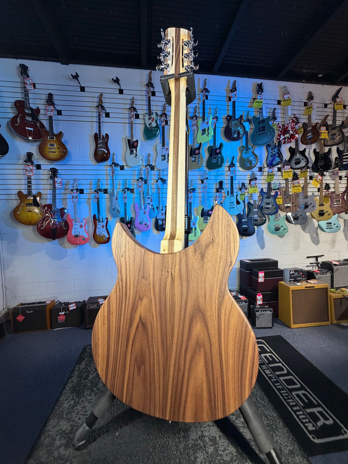 Rickenbacker 330/12 Walnut