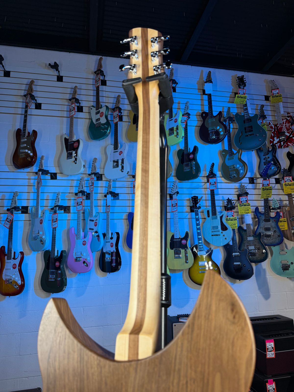 Rickenbacker 330 Walnut