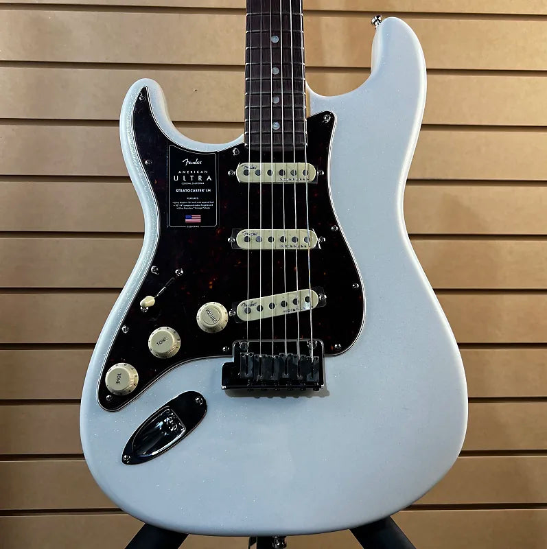 American Ultra Stratocaster Left-Handed - Arctic Pearl #301