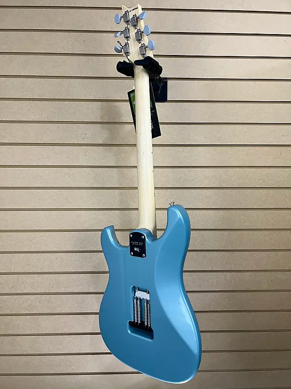 Silver Sky Electric Guitar - Polar Blue with Maple Fingerboard #920