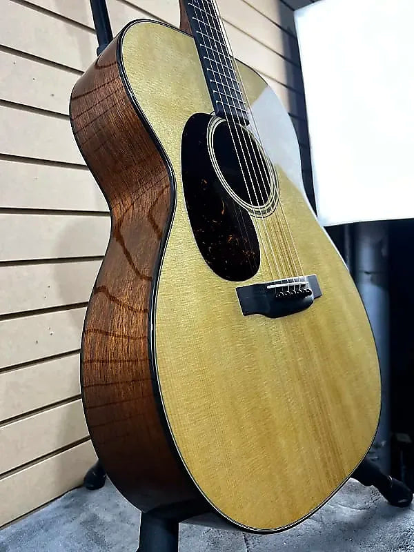 000-18 Left-handed Acoustic Guitar - Natural #608