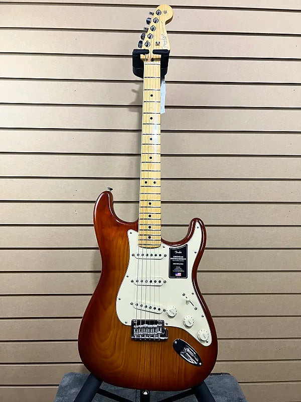 American Professional II Stratocaster - Sienna Sunburst w/Maple Fretboard #301