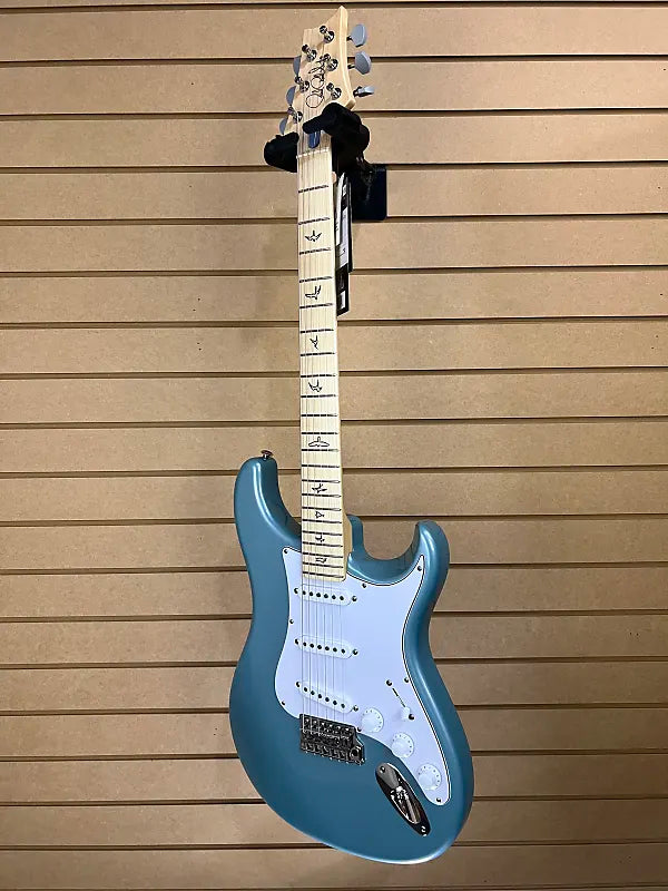 Silver Sky Electric Guitar - Polar Blue with Maple Fingerboard #920