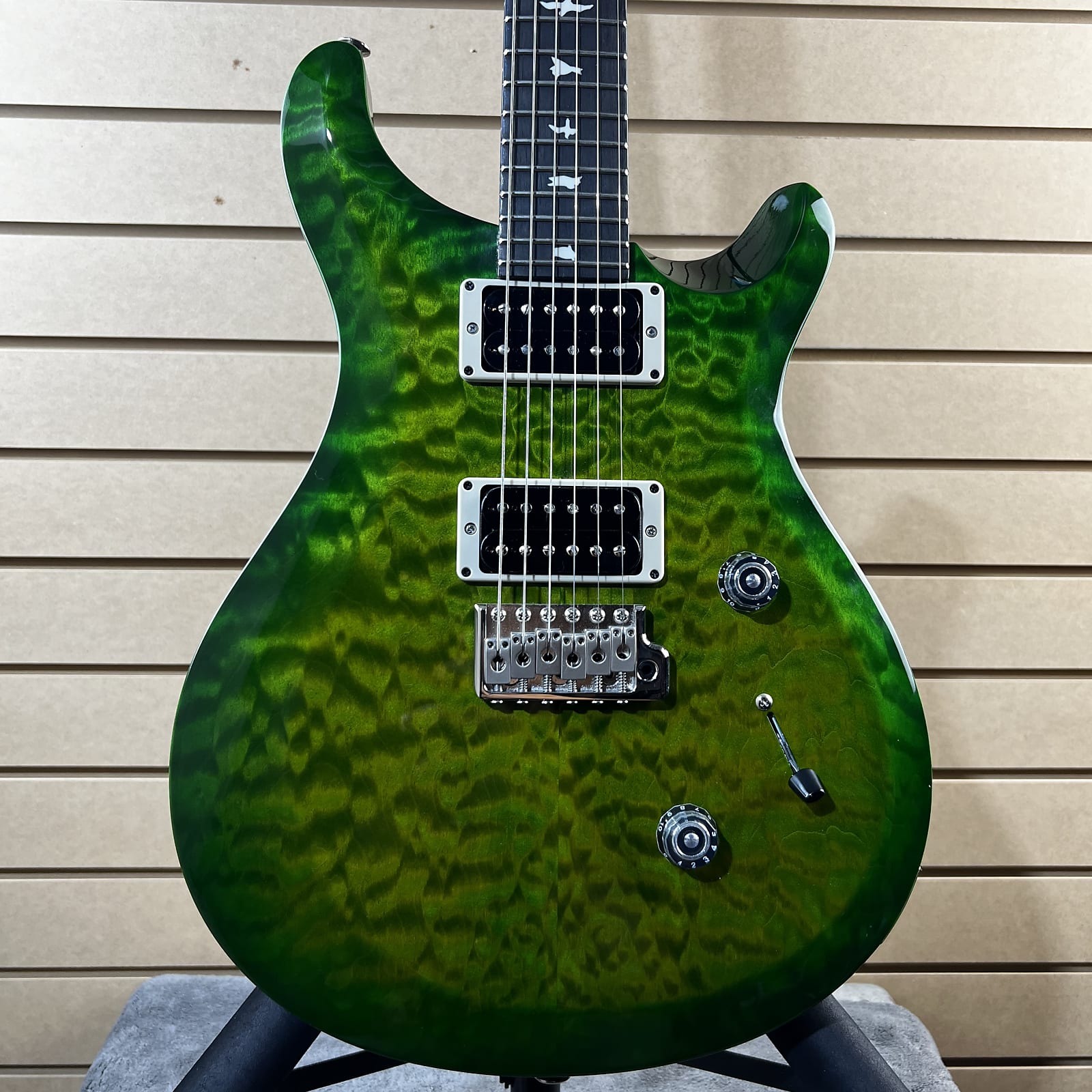 S2 Custom 24 - C&M Exclusive Eriza Verde Quilt Top w/Ebony Board #514