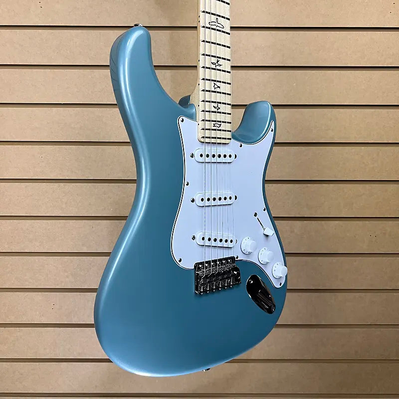 Silver Sky Electric Guitar - Polar Blue with Maple Fingerboard #920