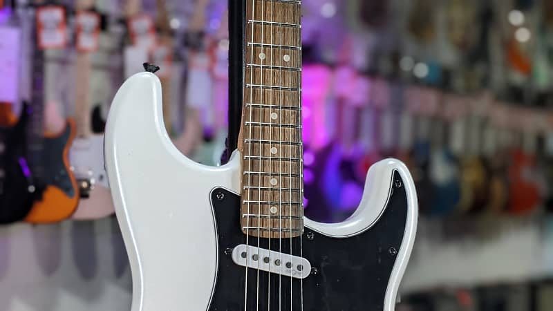 Squier Contemporary Stratocaster Special HT - Pearl White *FREE PLEK WITH PURCHASE* 395