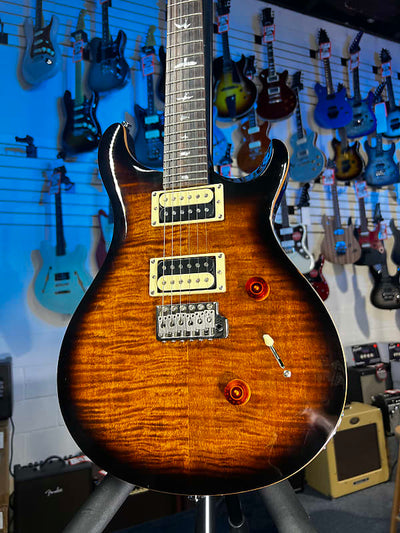 prs se custom 24 tobacco sunburst Black Gold the SE Custom 24 is a modern classic with roadworthy durability NEW - PRS SE Custom