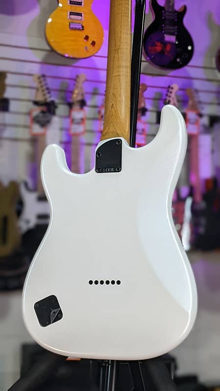 Squier Contemporary Stratocaster Special HT - Pearl White *FREE PLEK WITH PURCHASE* 395