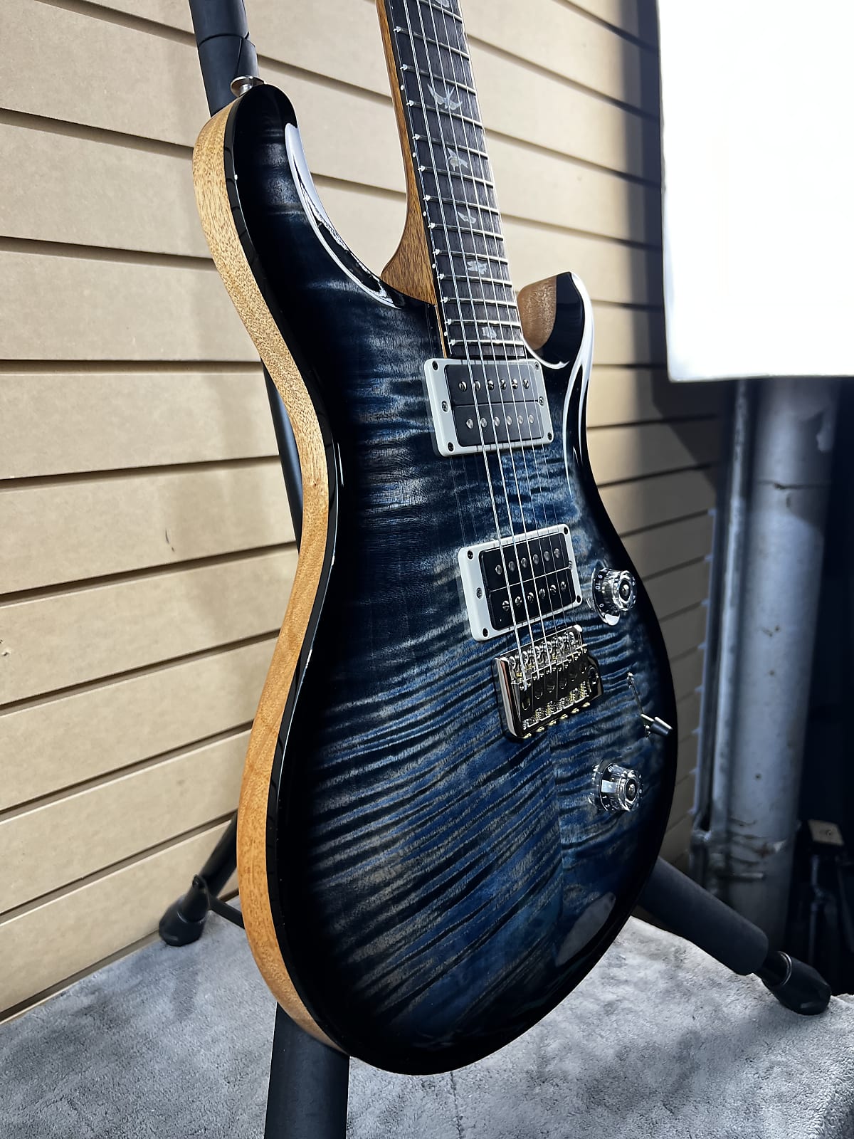 Custom 24 - Faded Whale Blue Burst #738