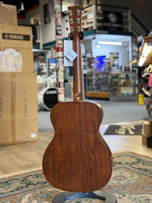 Martin 000-17, Acoustic Guitar & Hard Case #442