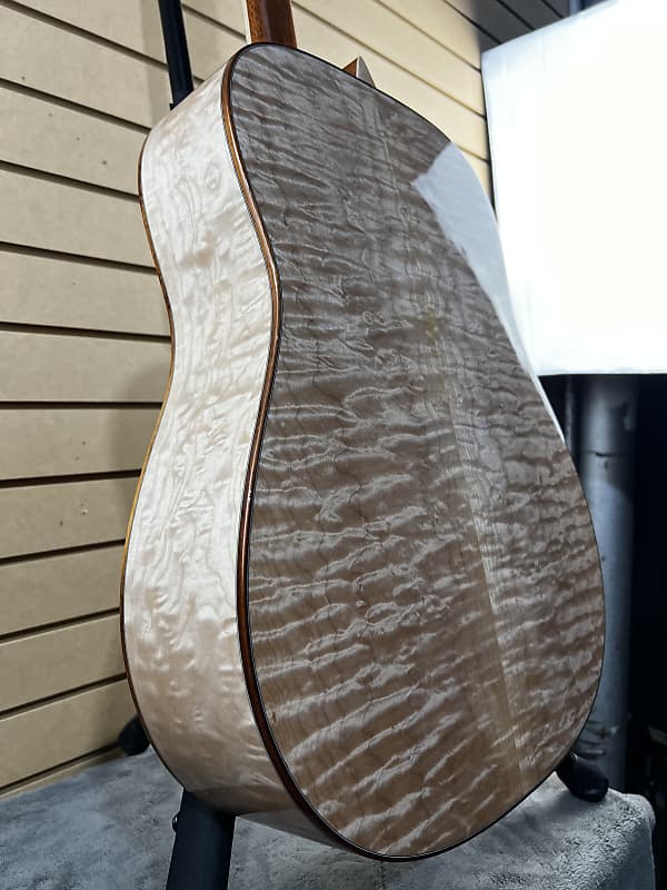 D-10QM - Quilted Maple #339