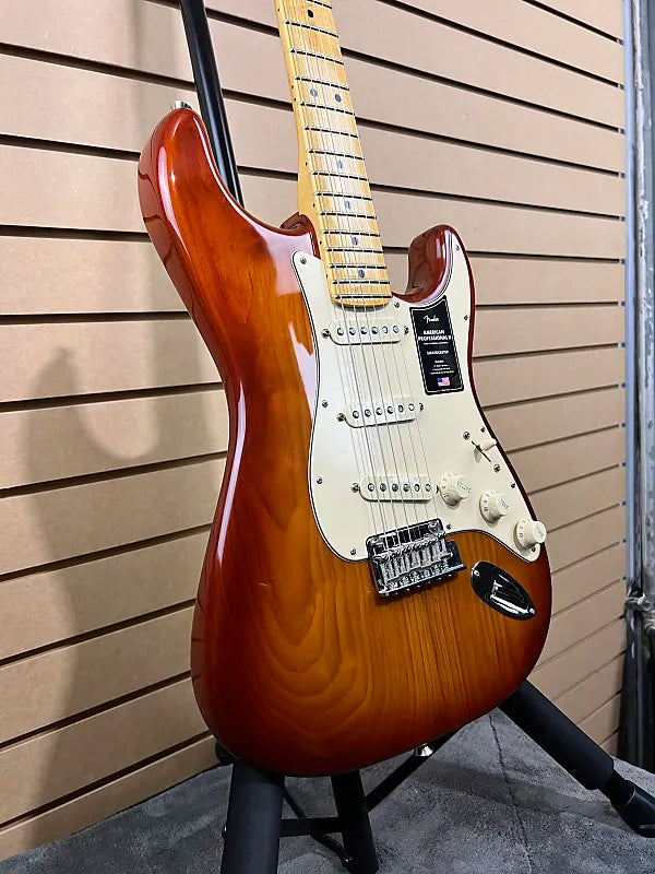 American Professional II Stratocaster - Sienna Sunburst w/Maple Fretboard #301