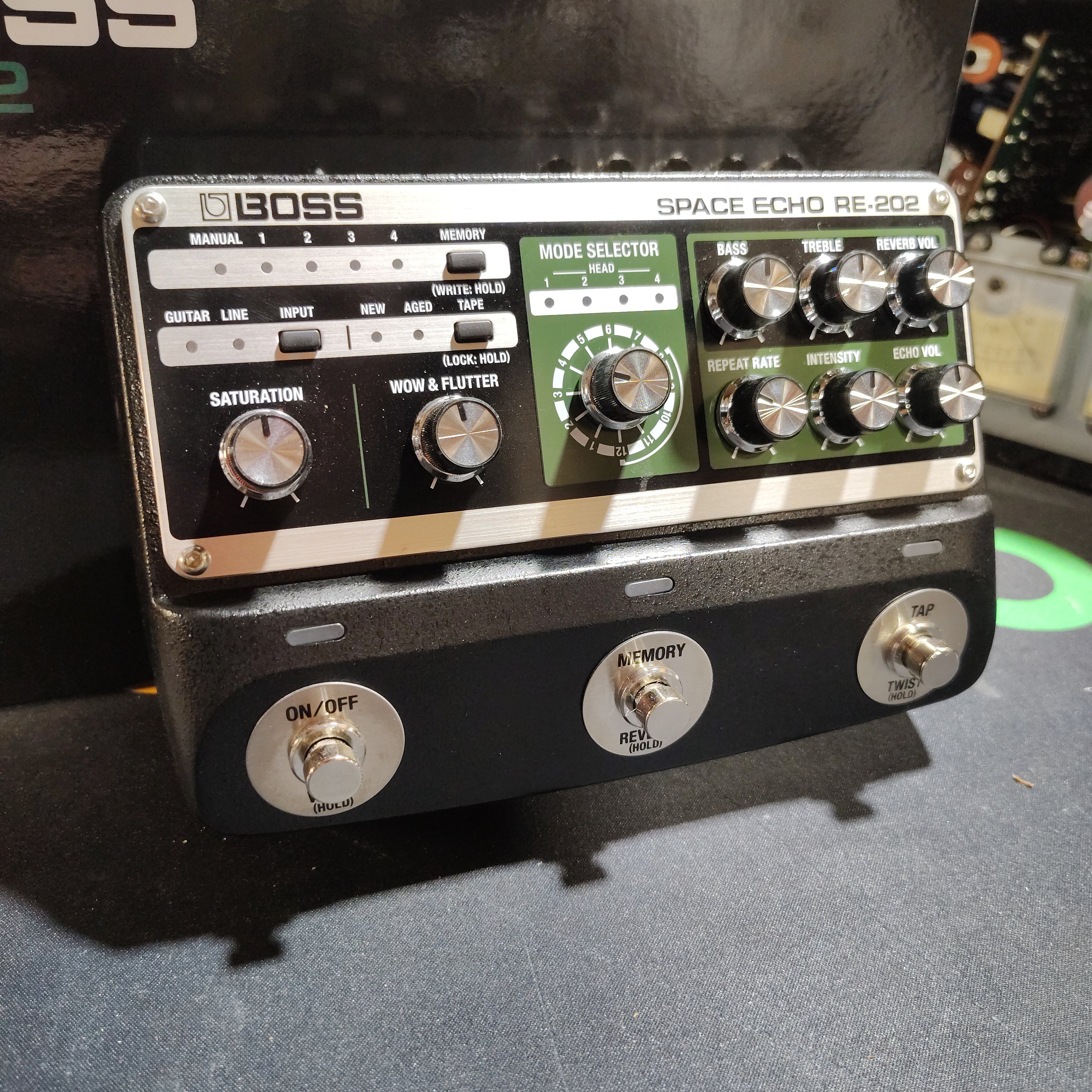 BOSS RE-202 SPACE ECHO DELAY / REVERB