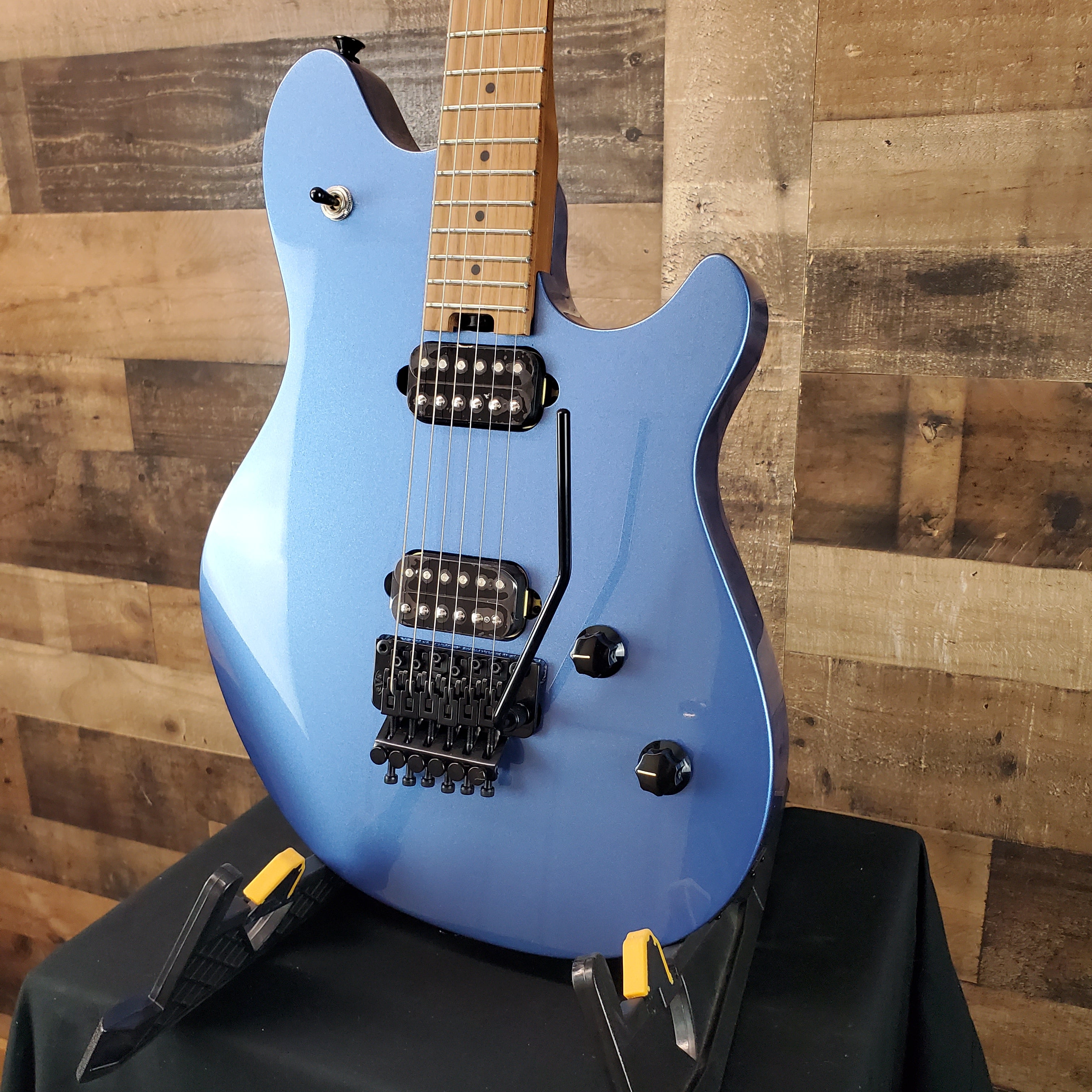 EVH Wolfgang Standard - Pelham Blue #539