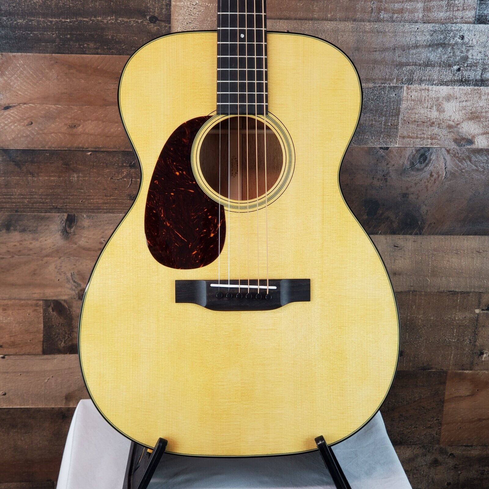 Martin 00-18 0018 Left Handed, Natural, Hard Case, 721