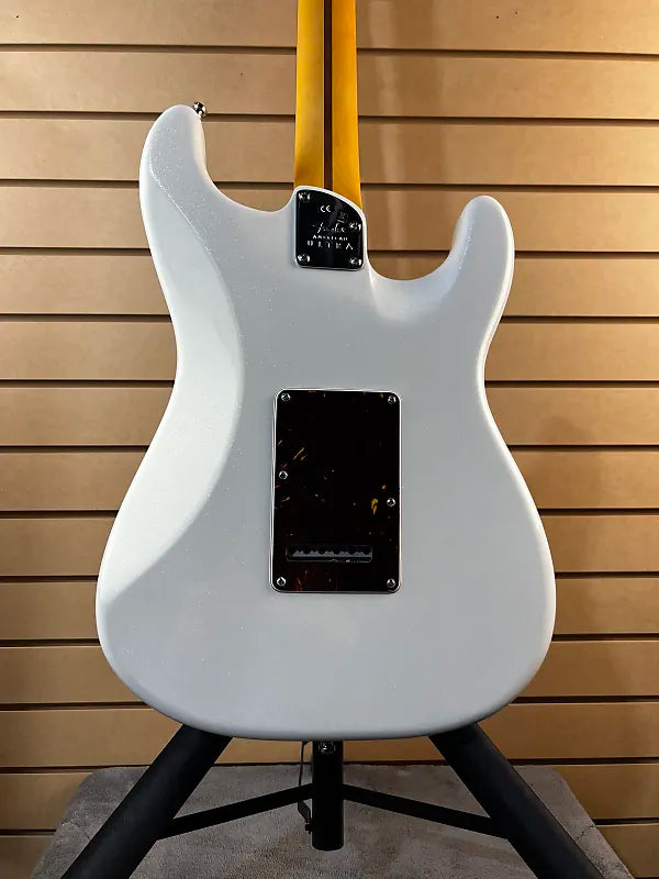 American Ultra Stratocaster Left-Handed - Arctic Pearl #301