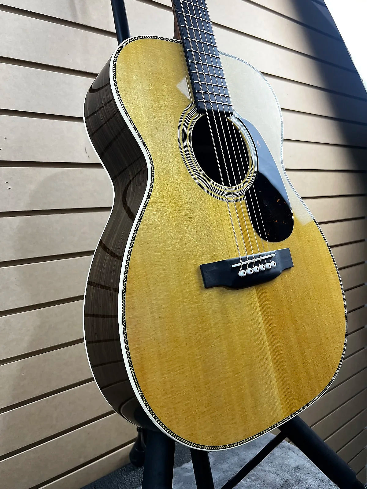 00-28 Acoustic Guitar - Natural #228