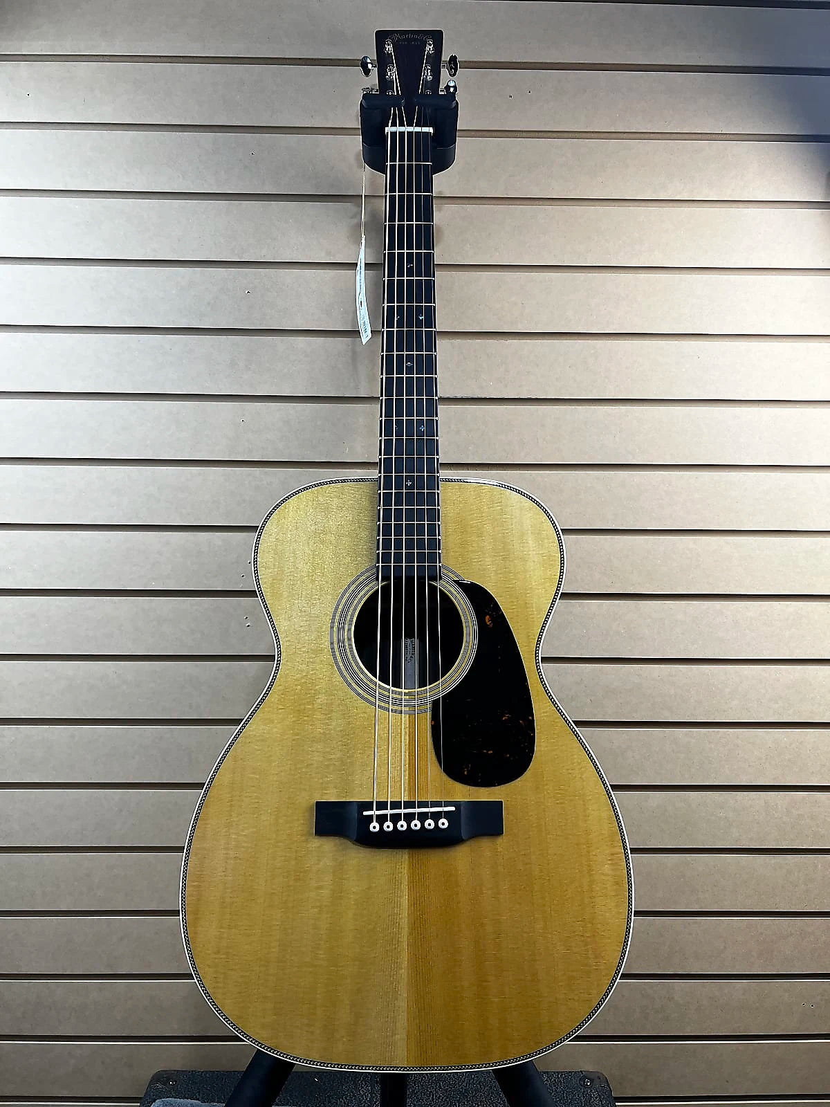 00-28 Acoustic Guitar - Natural #228