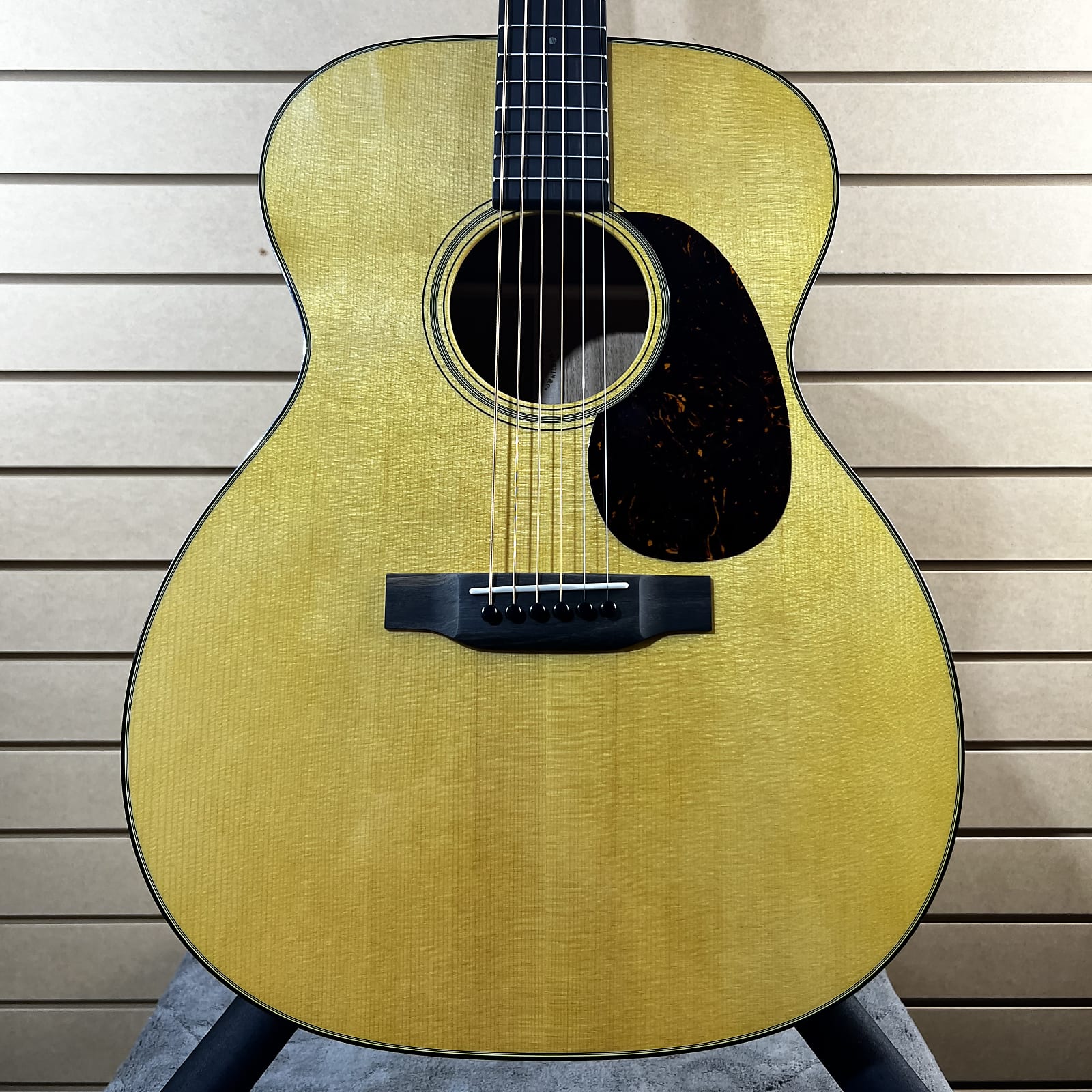 000-18 Acoustic Guitar - Natural #165