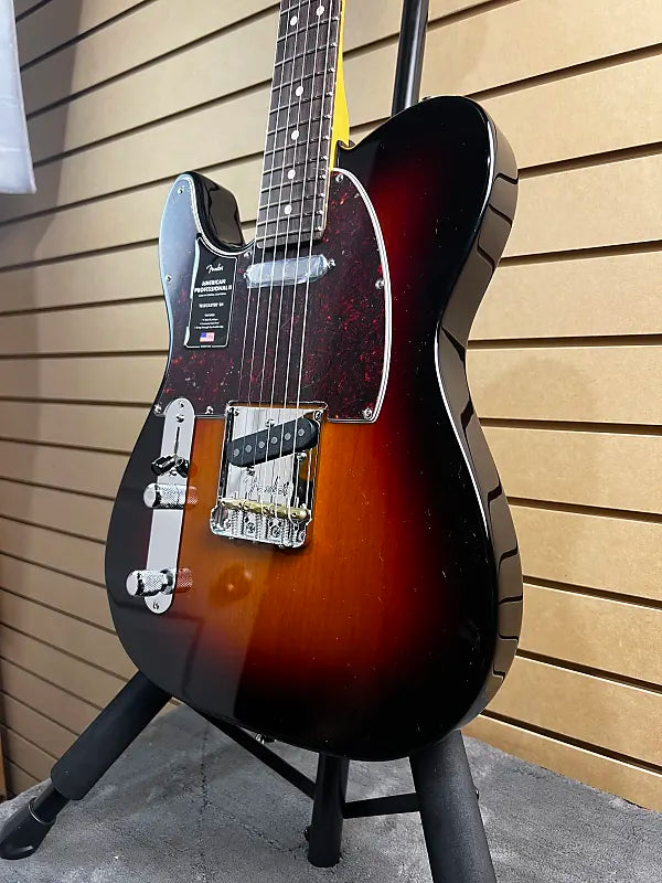 American Professional II Telecaster Left-Handed - 3-color Sunburst w/Rosewood Fretboard #811