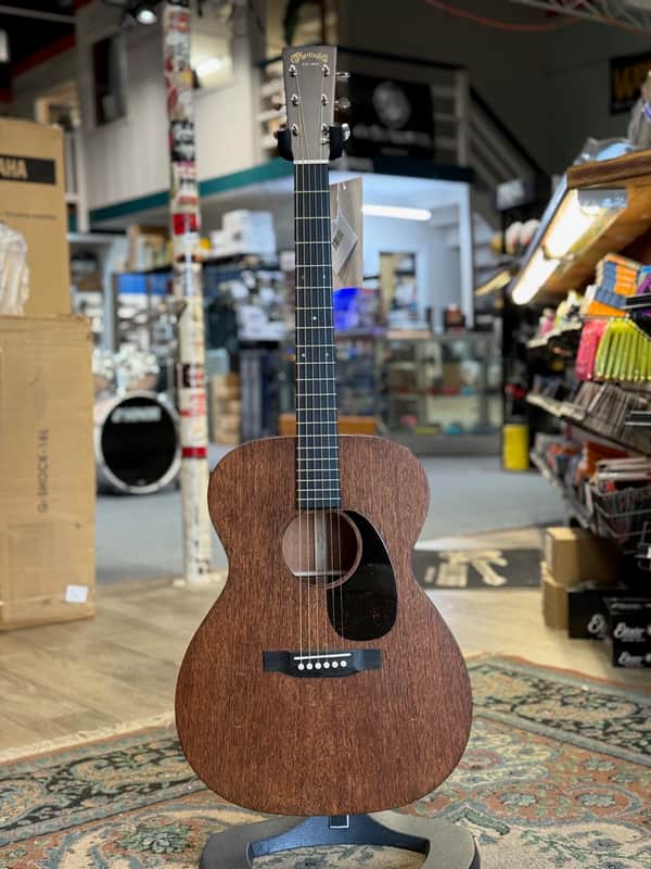 Martin 000-17, Acoustic Guitar & Hard Case #442