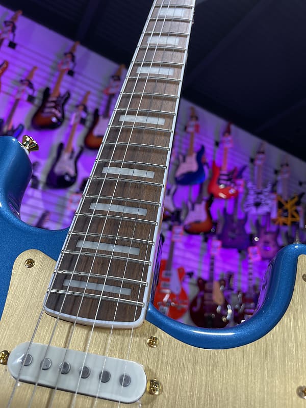 Squier 40th Anniversary Gold Edition Stratocaster - Lake Placid Blue *FREE PLEK WITH PURCHASE* 639