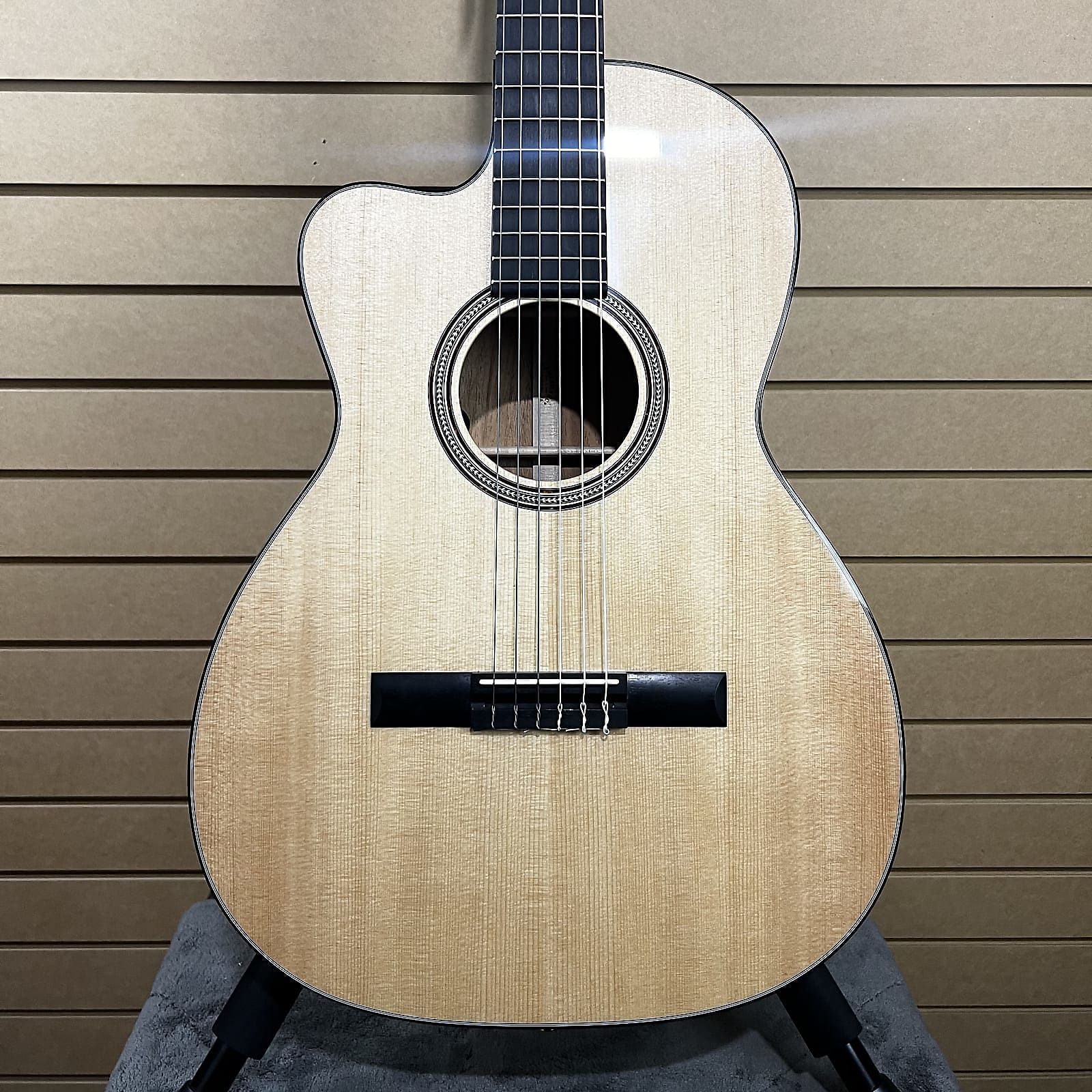 000C12-16E Nylon Acoustic-electric Guitar Left-Handed - Natural #281