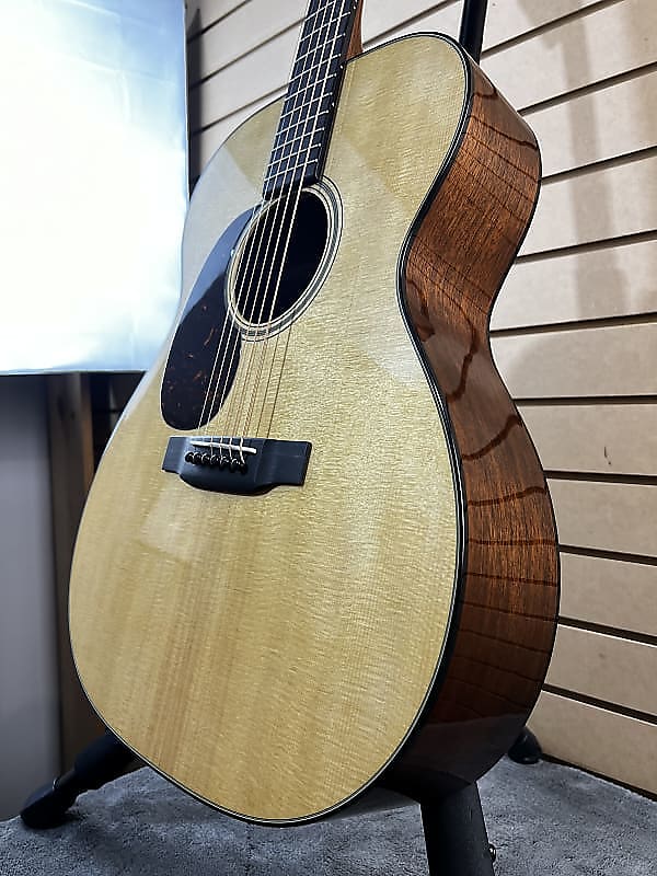 000-18 Left-handed Acoustic Guitar - Natural #608